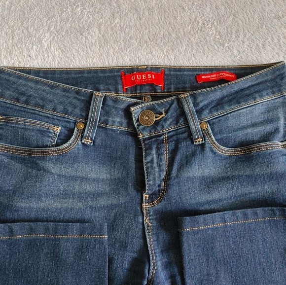 *SOLD* GUESS Jeans - Picture 2 of 6